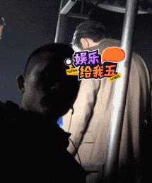 赵薇向男友人索吻,赵薇遭猴子索吻