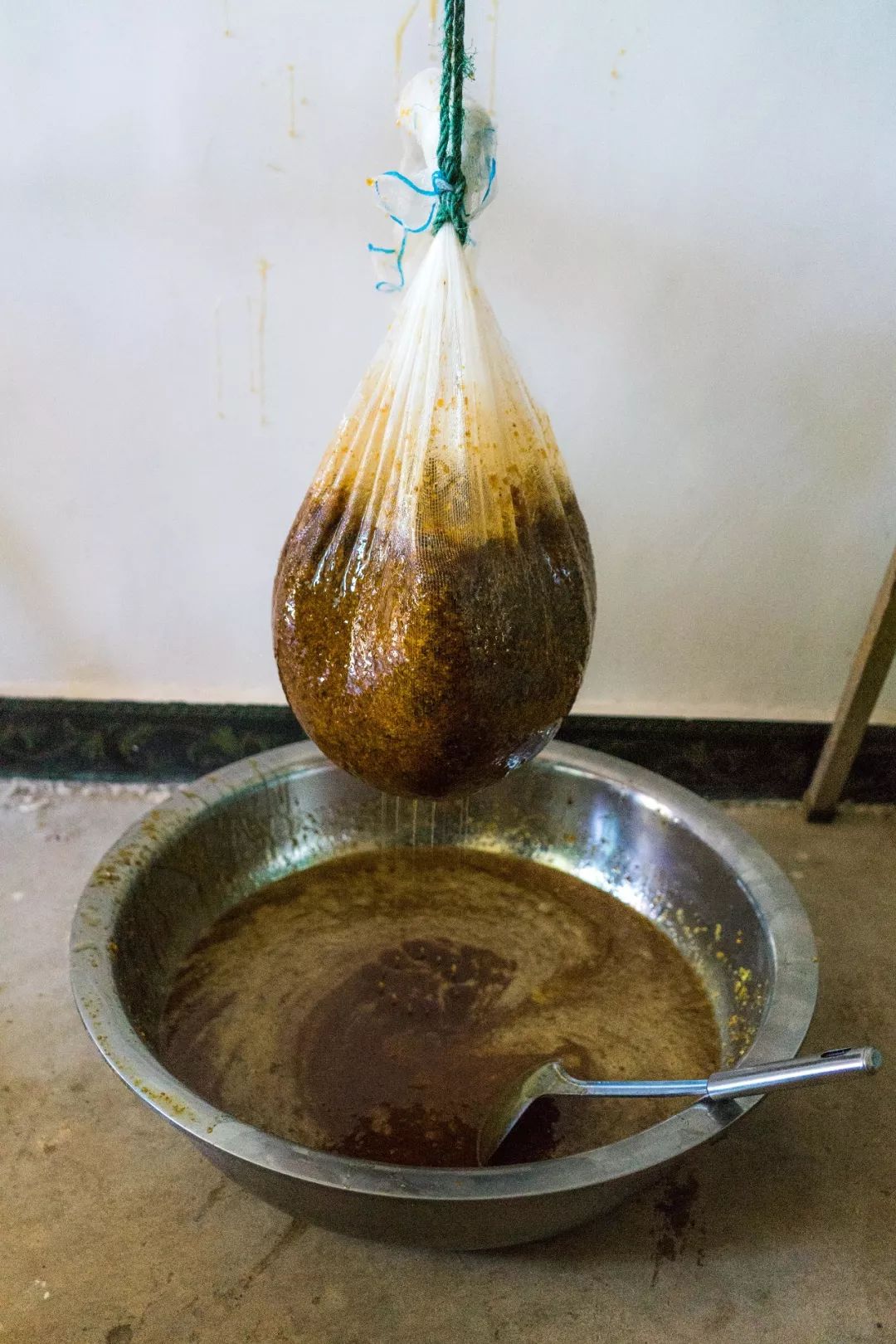 土蜂蜜的取蜜全过程,土蜂蜜取蜜全过程记录