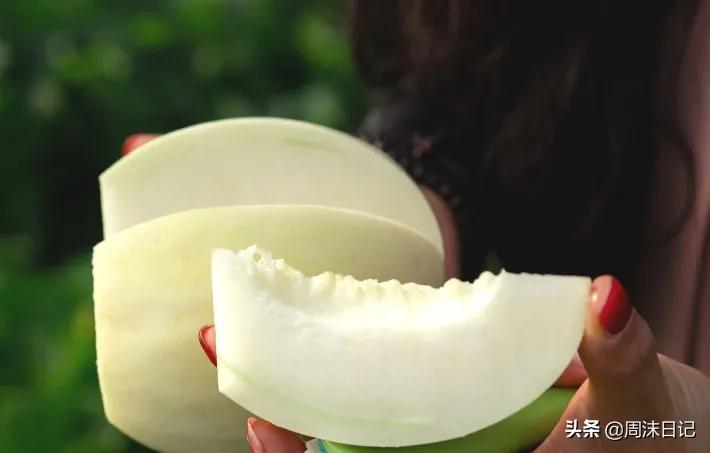 不甜不要钱！白玉甜瓜火了，脆嫩香甜多汁！全家老小都爱吃