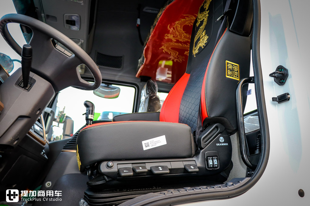 奥铃大黄蜂国五发动机,奥铃大黄蜂玉柴六缸245马力版