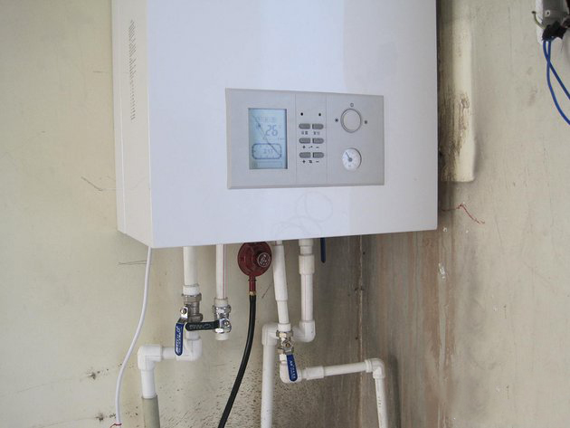 自采暖暖气片不热需要加循环泵吗,自供暖的暖气片需要放气吗