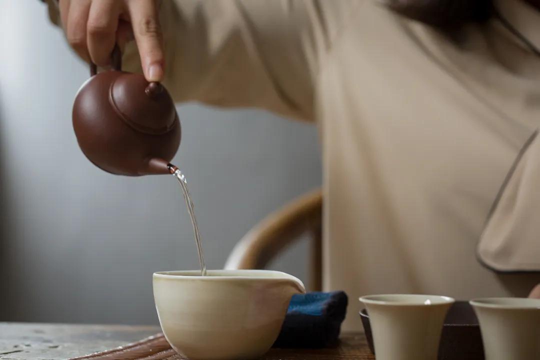 老紫泥薄胎水平壶|体态轻盈,轻若无物,经久不衰的泡茶利器