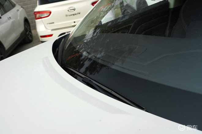 车玻璃有裂痕能补吗,玻璃上出现小裂痕怎么处理