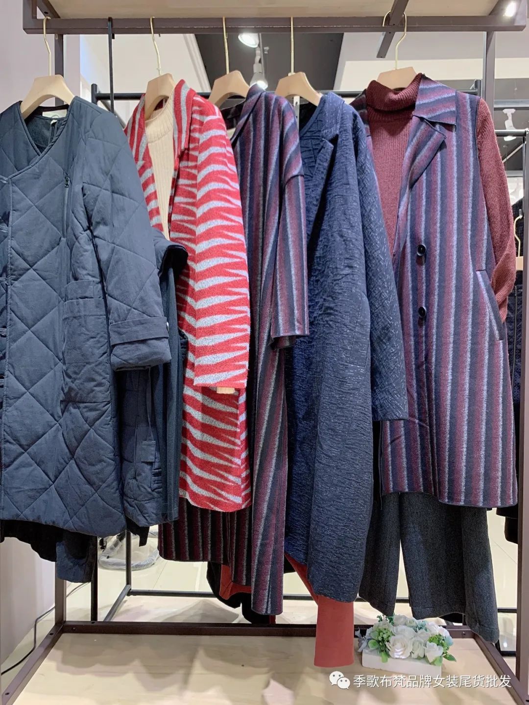 墨曲毛呢外套尾货批发,墨曲女装在哪个网能买到