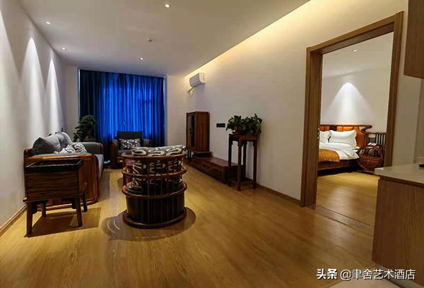 旅游攻略酒店美食,酒店特色美食攻略