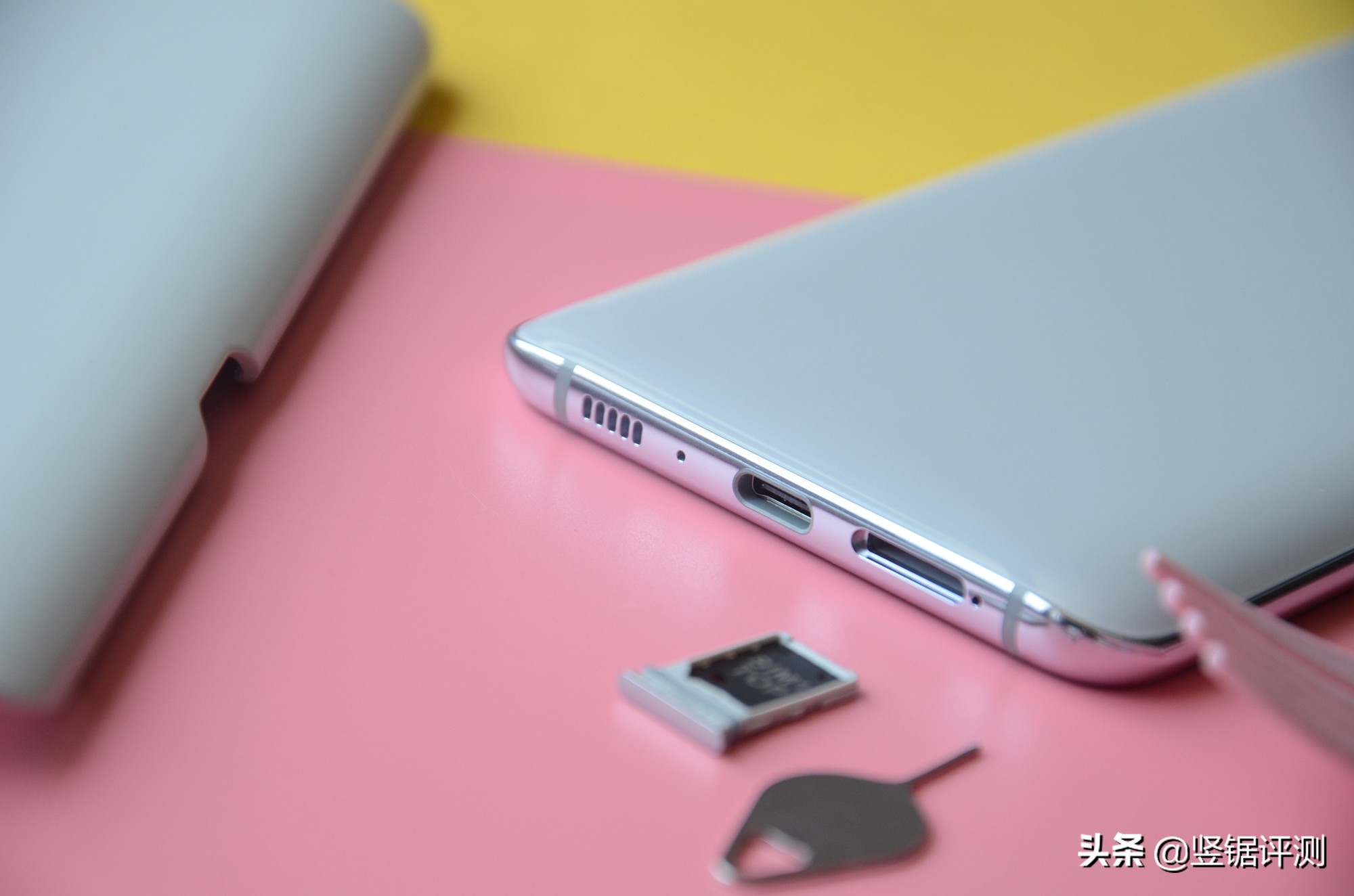 三星A80深度评测，6.7英寸全面屏，旋转摄像头设计