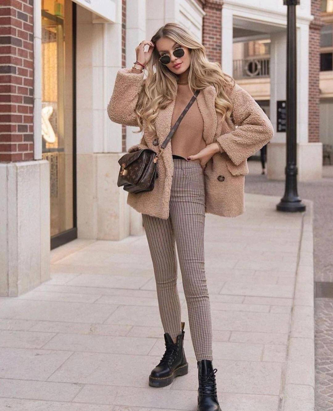 冬天女明星们衣服的穿搭,冬天穿大衣的时尚女人