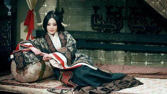 范雎因嫉妒白起让秦王退兵,范雎嫉妒白起的功劳和位置