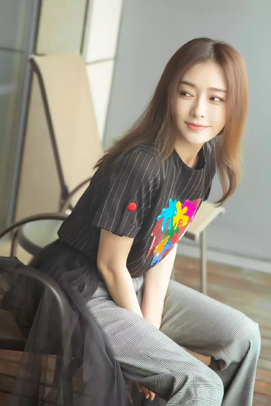 大脸剪什么发型好看,大脸短发烫什么发型