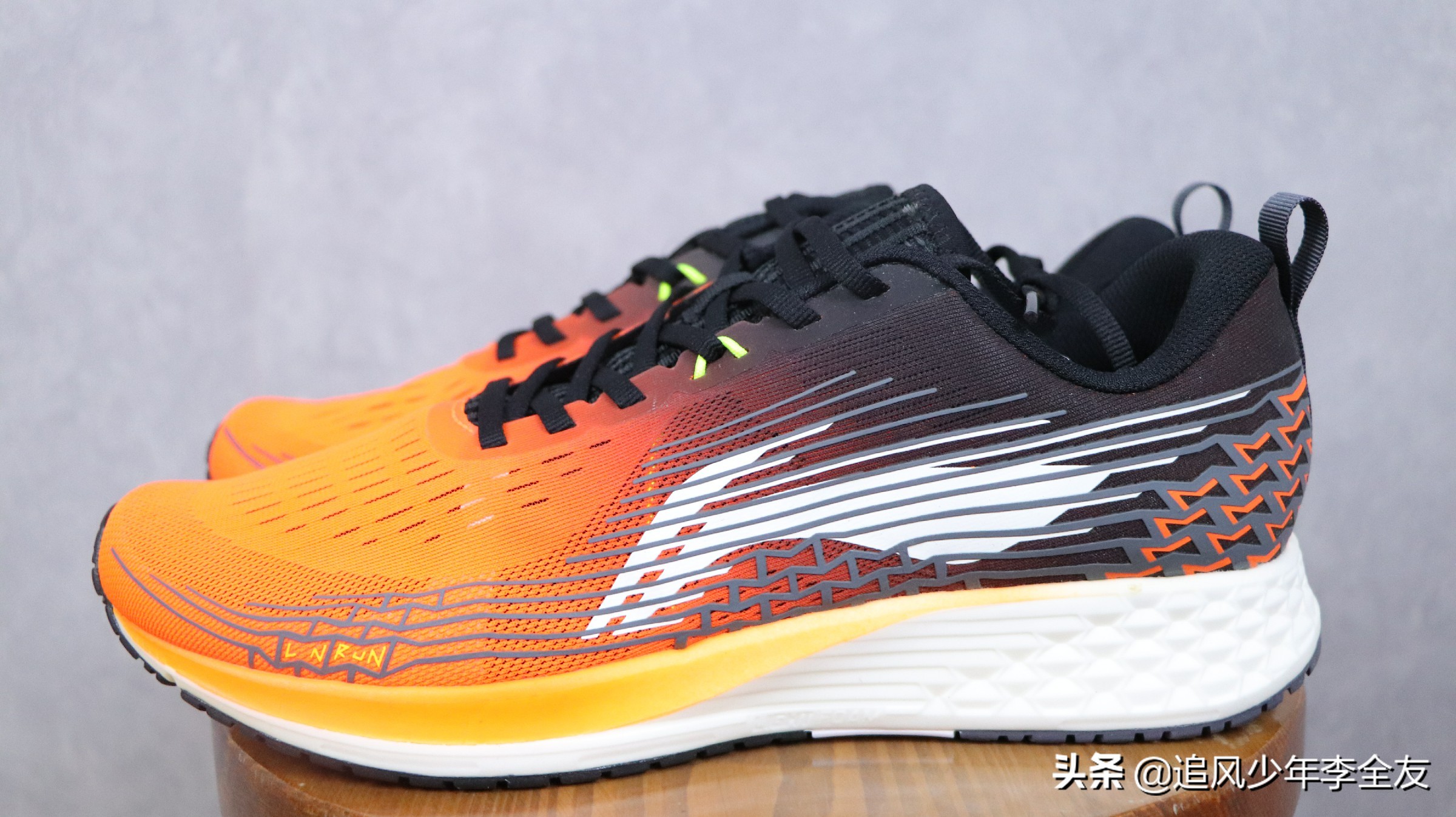 李宁冲云跑鞋和李宁赤兔4哪个好,李宁赤兔5pro在跑鞋中是什么档次