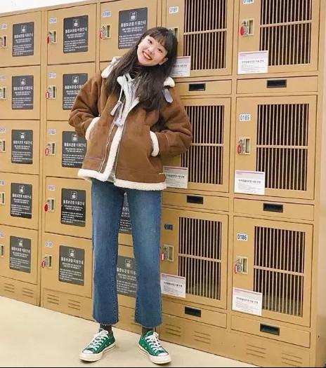 高级感羊羔绒外套慵懒风,一件羊羔绒外套点亮你冬季的时髦