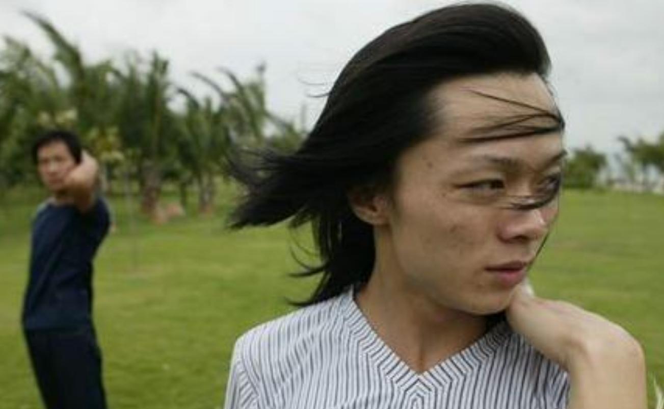 “变性人”李二毛,为爱变“女人”却惨遭抛弃,受尽屈辱悲惨离世