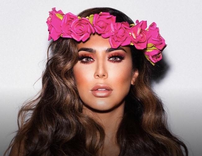 不混格莱美，LadyGaga在线PKRihanna，谁家彩妆最好用？