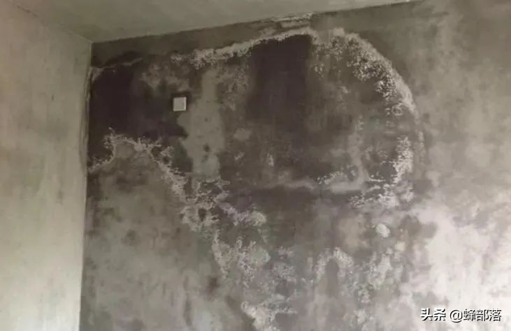 农村自建房顶层墙体开裂怎么处理,自建房室内墙根起皮脱落什么原因