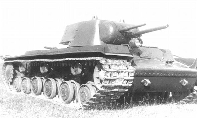 连T-34都不能撼动其地位？承上启下的一款坦克，原型车酷似杂货铺