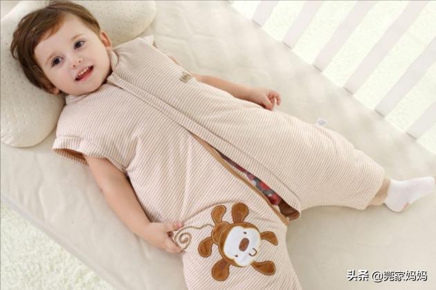 宝宝身体很凉却一直蹬被子,宝宝秋凉晚上睡觉蹬被子怎么办
