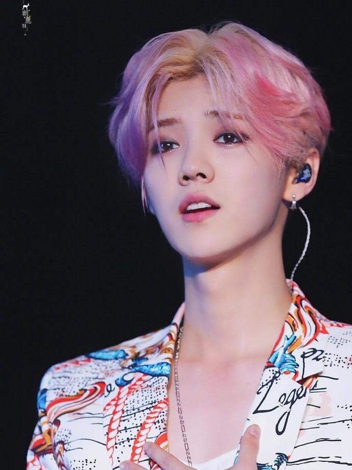 鹿晗官宣后和关晓彤同框,关于鹿晗和关晓彤的合影