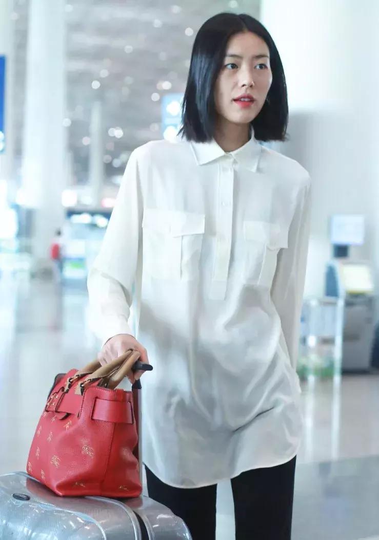 刘雯今年最流行的包,刘雯同款包时尚潮流大牌大容量