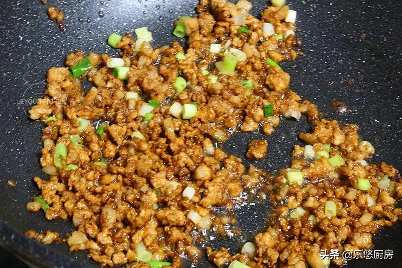 家常好吃面条肉末汤面做法,湖南早餐肉末面条的做法