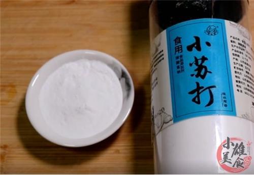 发面用酵母和泡打粉还用小苏打吗,酵母粉泡打粉小苏打和碱面的区别