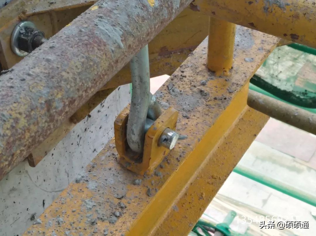 一种新型悬挑架的安装搭设装置,施工现场新型悬挑架