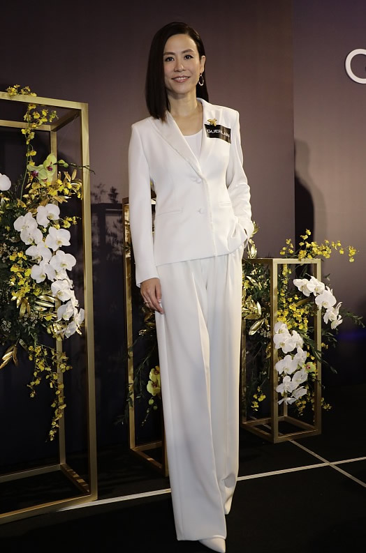 宣萱穿白色长裤,宣萱白衬衣黑裤子