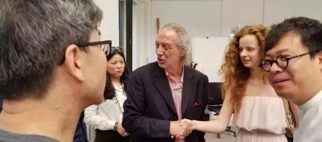 冷军的超写实绘画是造假的?画画40年代的作品都在这了,你来鉴别