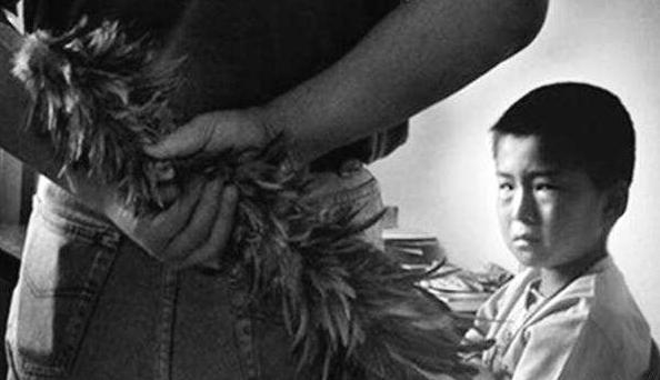 孩子挨打后发抖口吐白沫怎么了,孩子挨打后吐是怎么回事