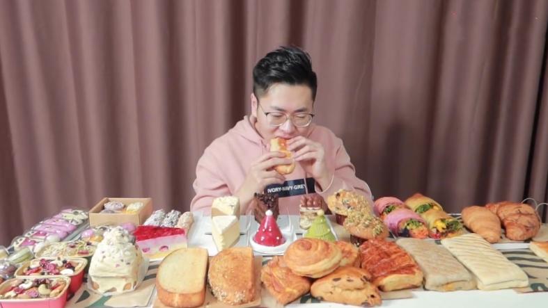 买光星巴克所有“甜品”！一共50种需要多少钱？看到金额屏住呼吸