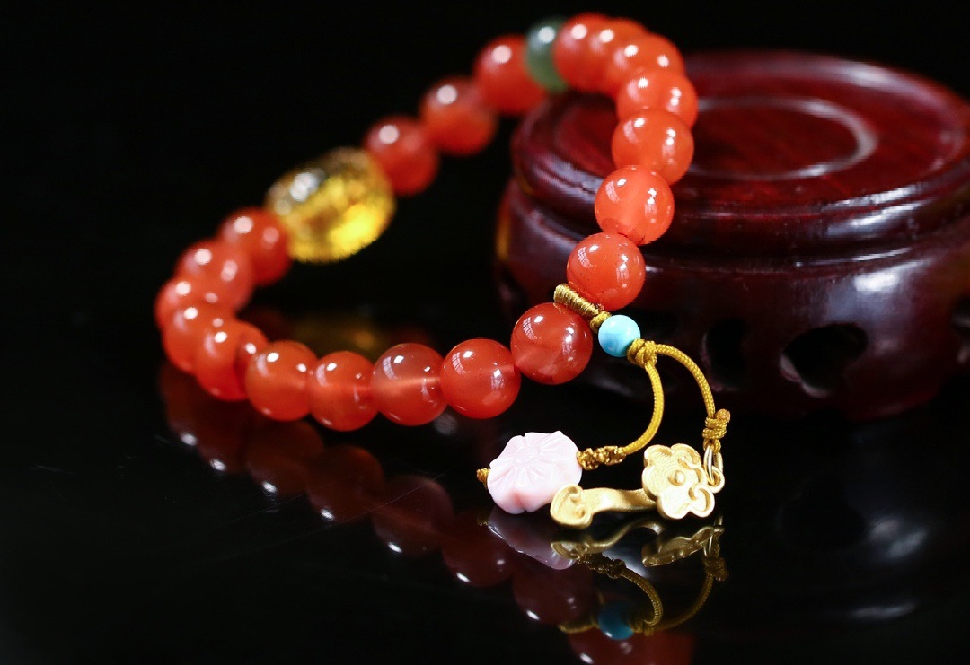 牛血红南红玛瑙值钱吗,南红玛瑙柿子红价格