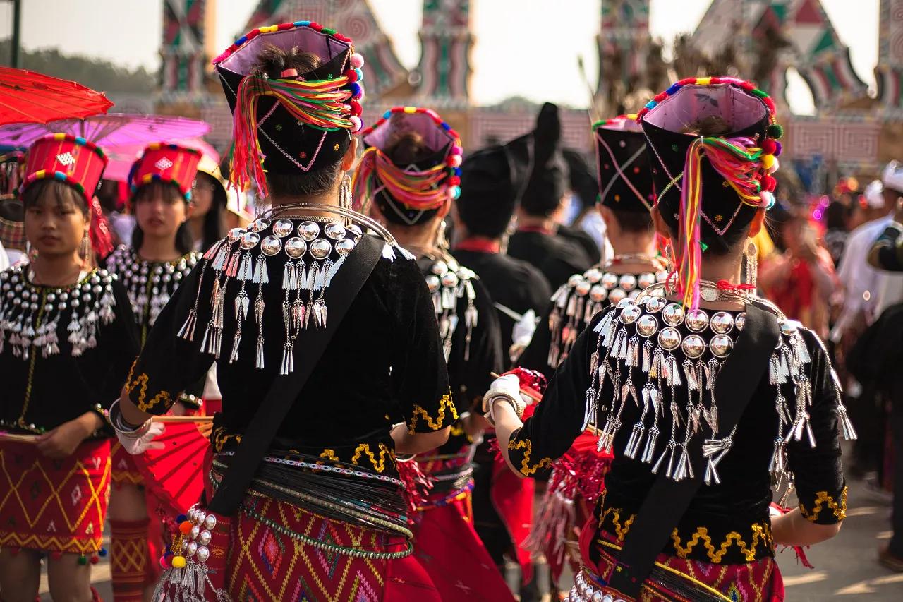 云南少数民族服饰图片,最好看的云南民族服饰