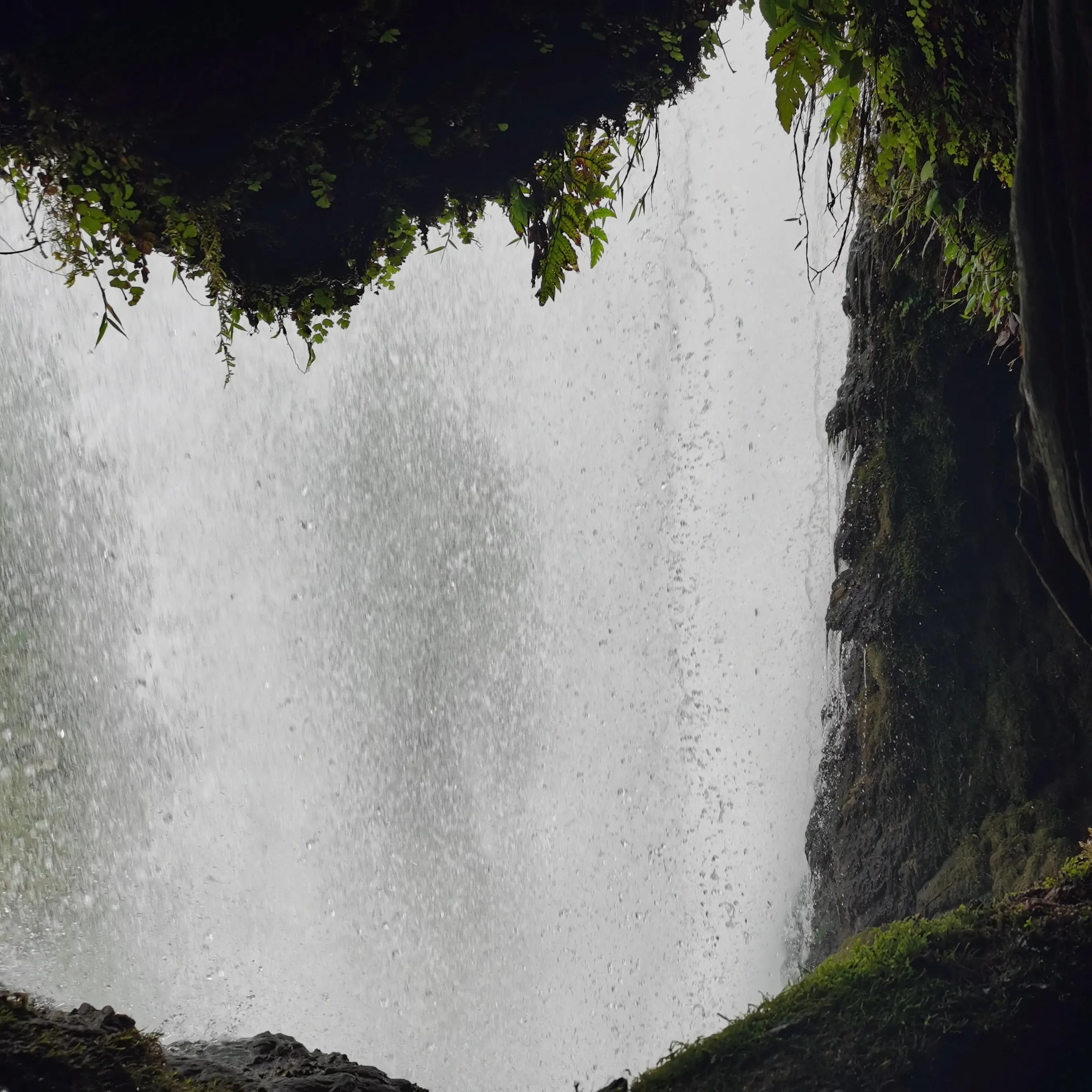向南方和向北方,登上山顶看美景贵州黄果树瀑布