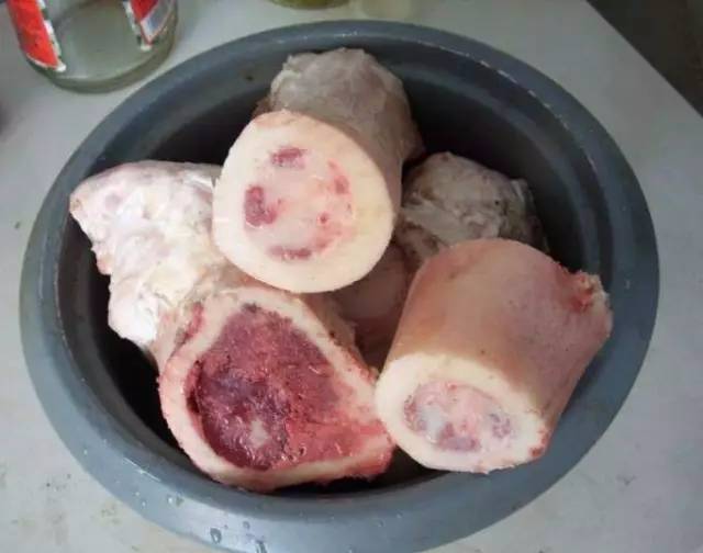 吃剩的骨头别再扔了,吃剩的牛骨头怎么办