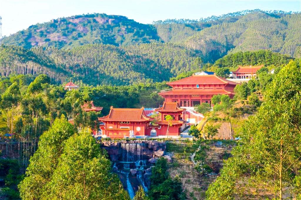 不许游客烧外香,辱骂游客。佛只渡有钱人?