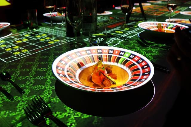 荷兰各城市足球队,荷兰总人口和总面积多少