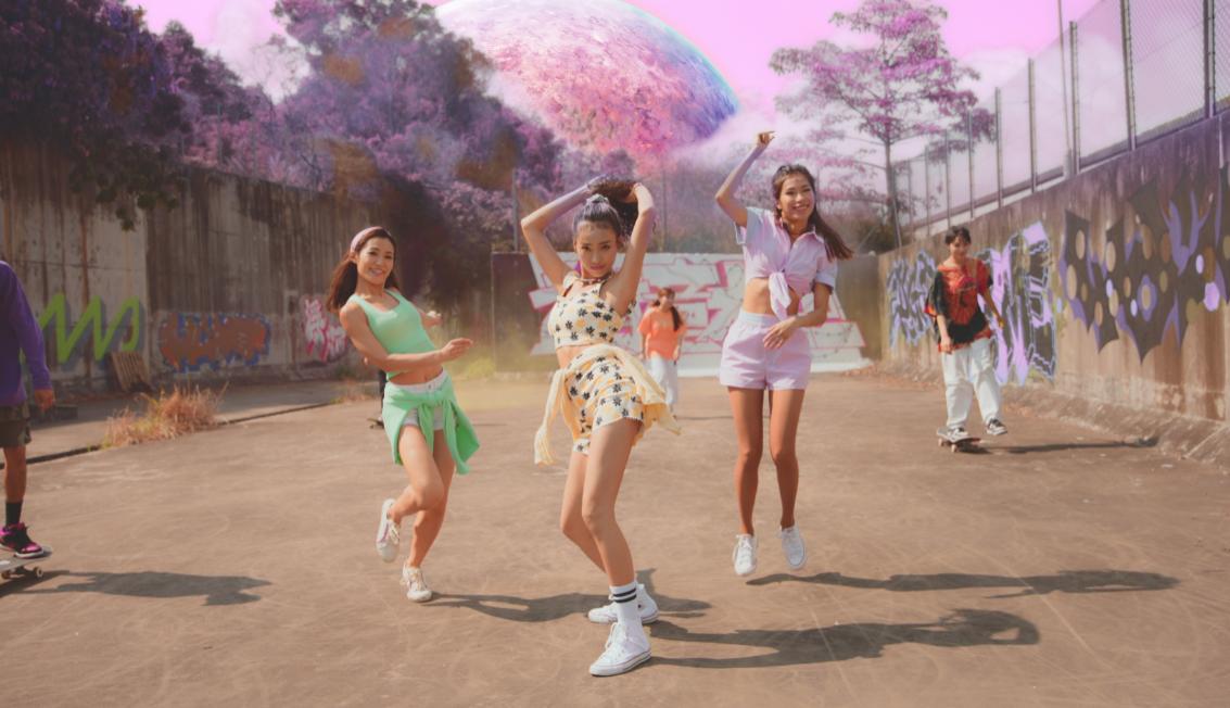 Jace陈凯咏新歌《IWish》挑战踩直排轮溜冰吊威亚呼吸困难