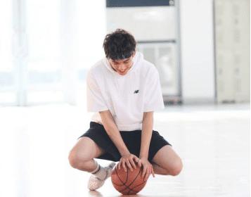 青少年长痘严重的原因,青春期长痘对心理影响