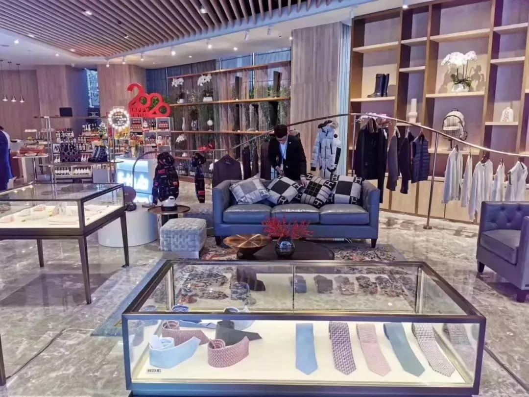 爽到家!买买买!今天,济南又一消费购物的打卡圣地开业啦!地上四层,总建筑面积约4500㎡