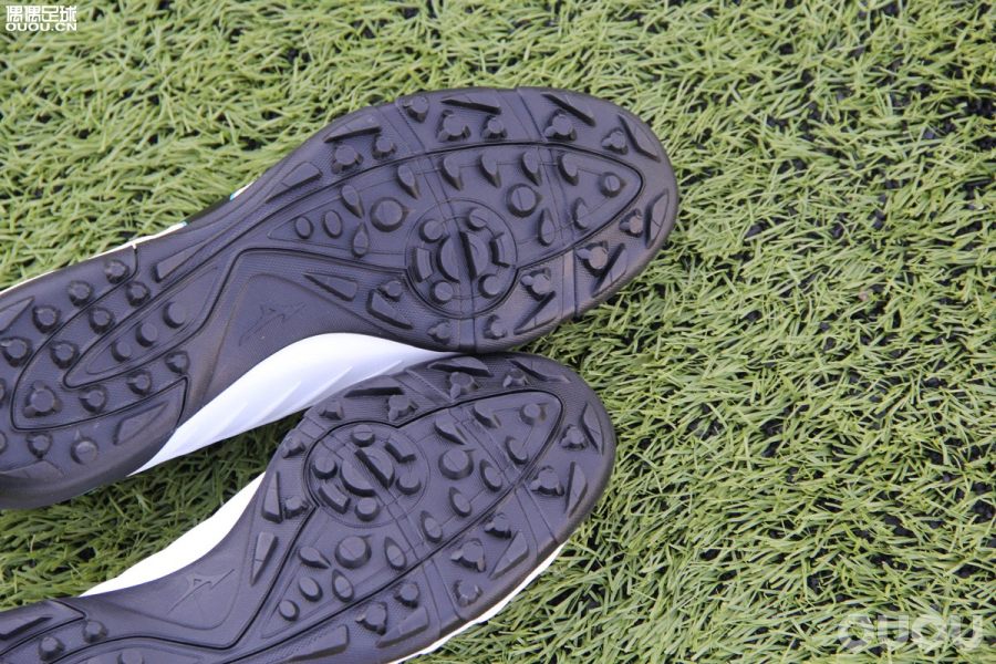 美津浓rebulav3ag,美津浓rebulav2和v3的区别