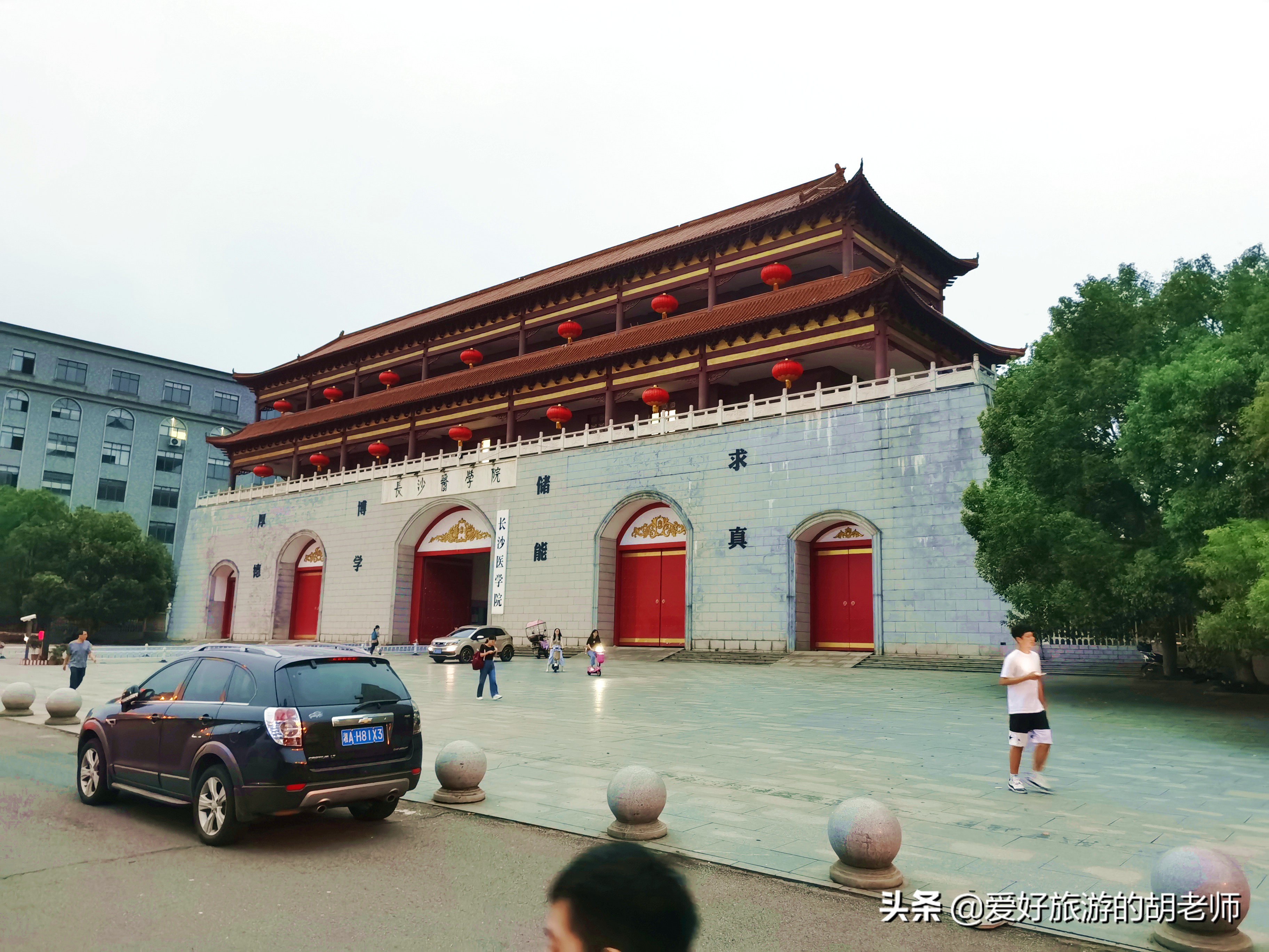 长沙的民办“湘雅医学院”,在校学生真有钱,带火了附近的经济