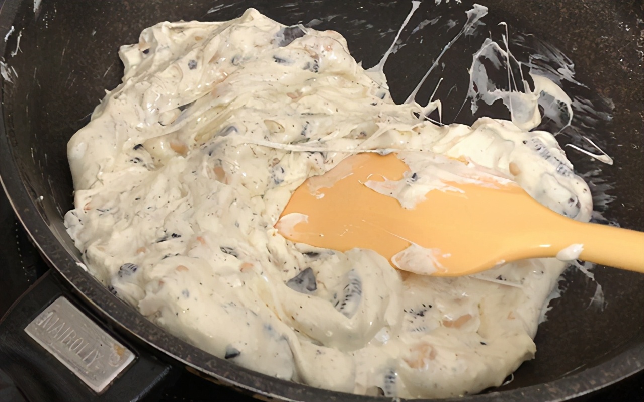 快过年了做软糯牛轧糖,自己做的牛轧糖味道棒棒哒