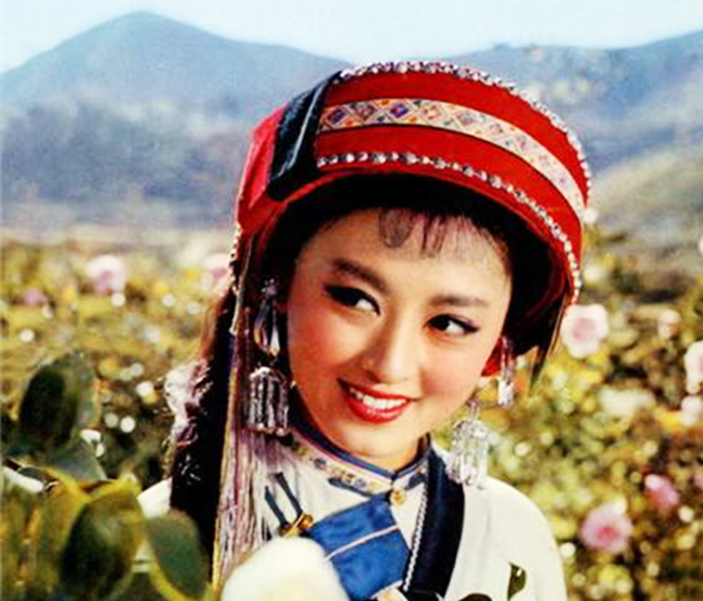 新中国成立后,毛主席亲自为这个少数民族,改了寓意美好的名字