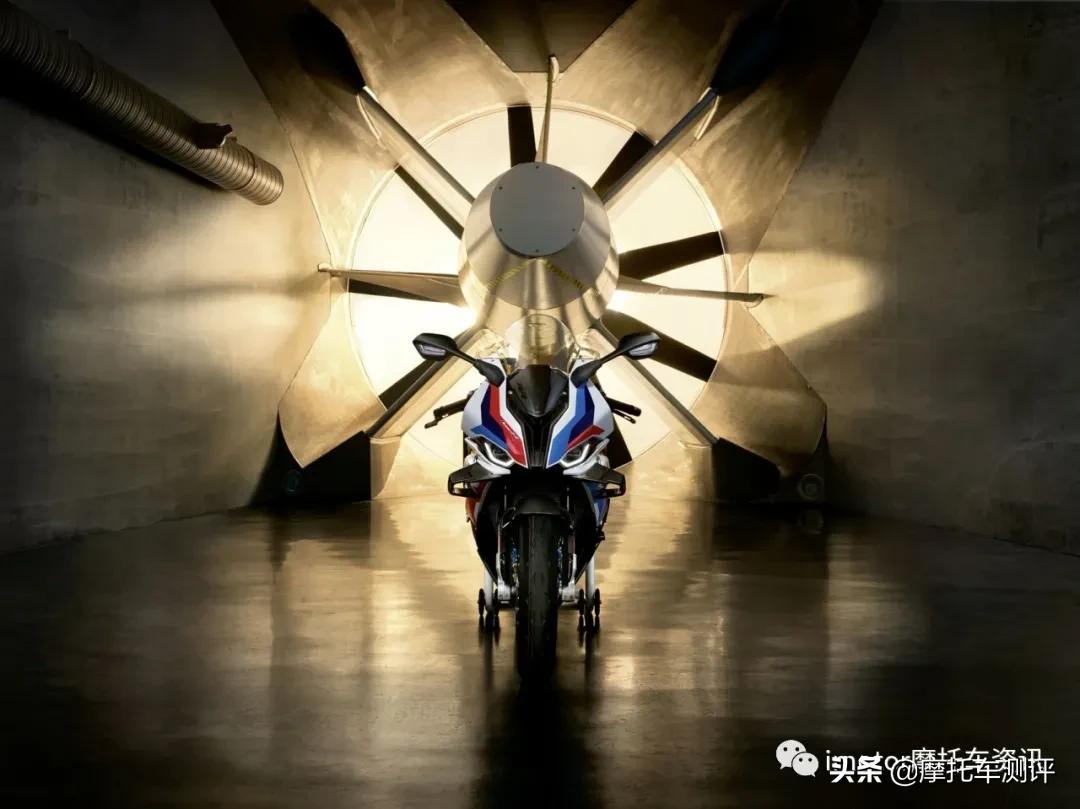 新款宝马m1000rr,顶级玩家跑车
