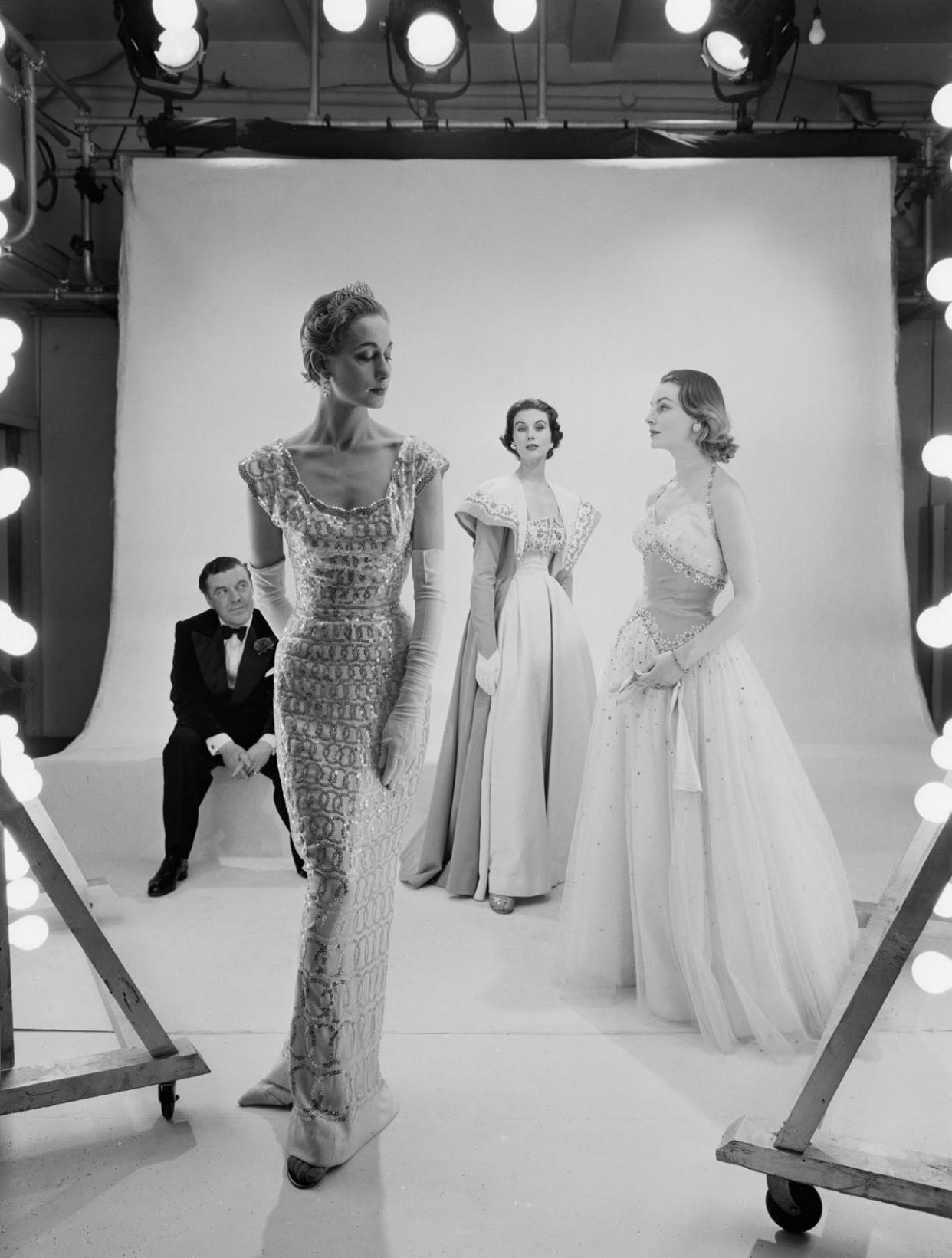 英女王高贵优雅的一生,英女王高贵气质的视频