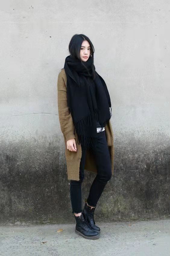 今年最流行的穿马丁靴冬裤,马丁靴搭配冬季加绒直筒裤