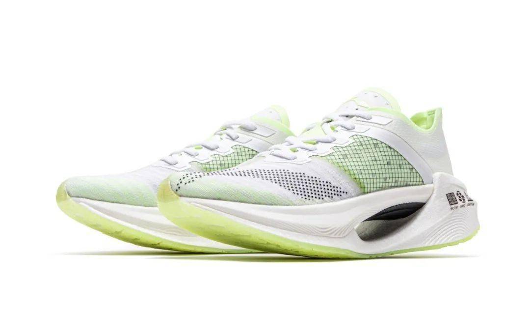 李宁超轻19和安踏跑鞋哪个好,公认脚感最好的10双国产跑鞋安踏