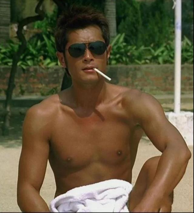 黑皮肤男生应该怎么穿衣服,古天乐黄配白穿搭