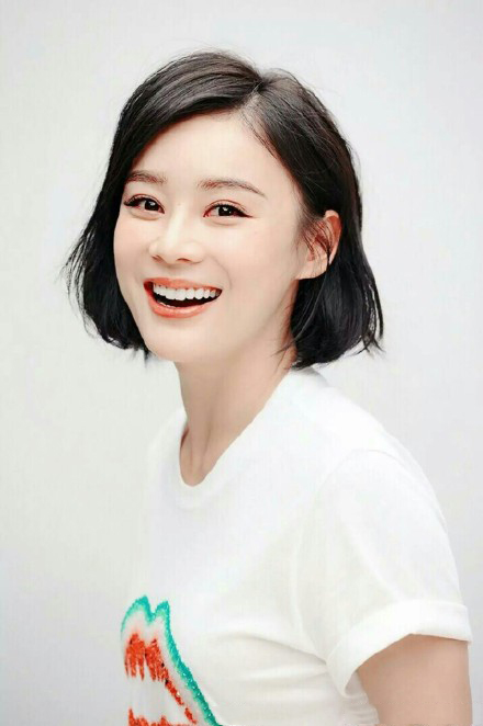 大s偏分刘海纹理烫短发,大s齐刘海卷发发型