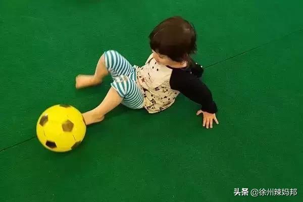 适合宅家里玩的亲子游戏,宅在家的幼儿与家长的亲子游戏