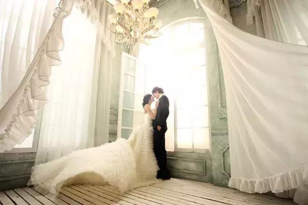 婚纱照就该这样拍才有大片的感觉,婚纱照小众风格这样拍也好看